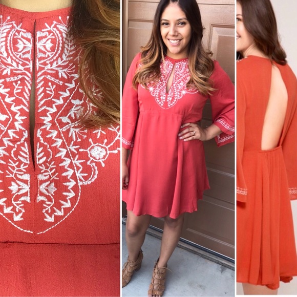 Bohemian Embroirdered Keyhole Dress - Picture 2 of 8